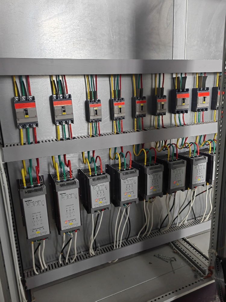 电力调整器负载电压加不上去是什么原因？