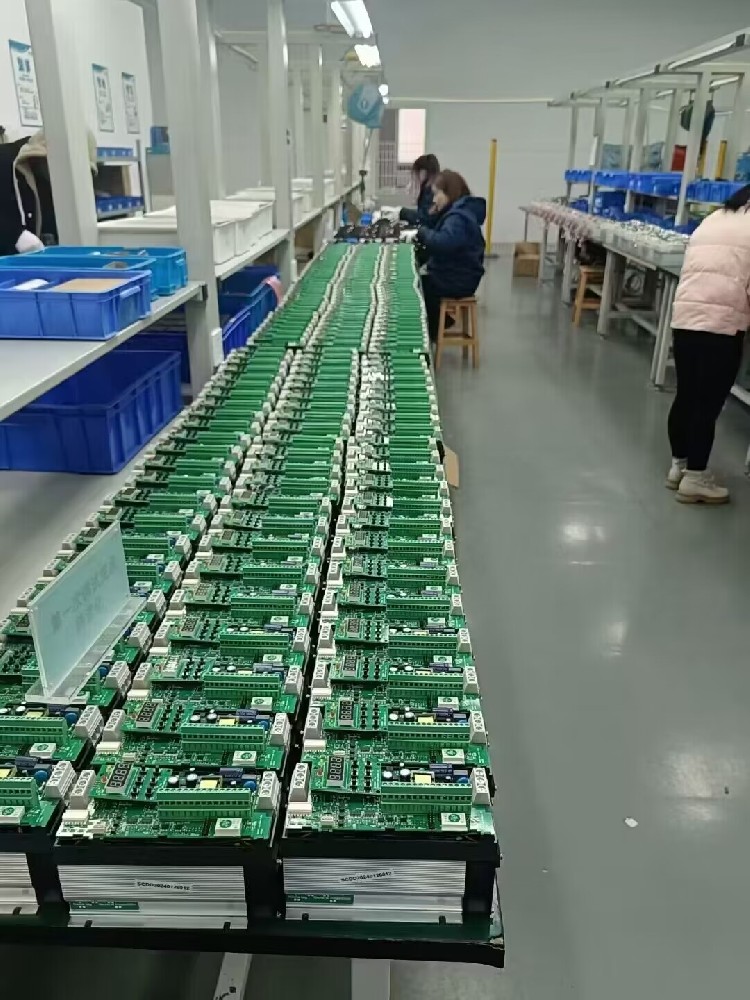 电力调整器在运行时最大电流逐步降低是为什么？