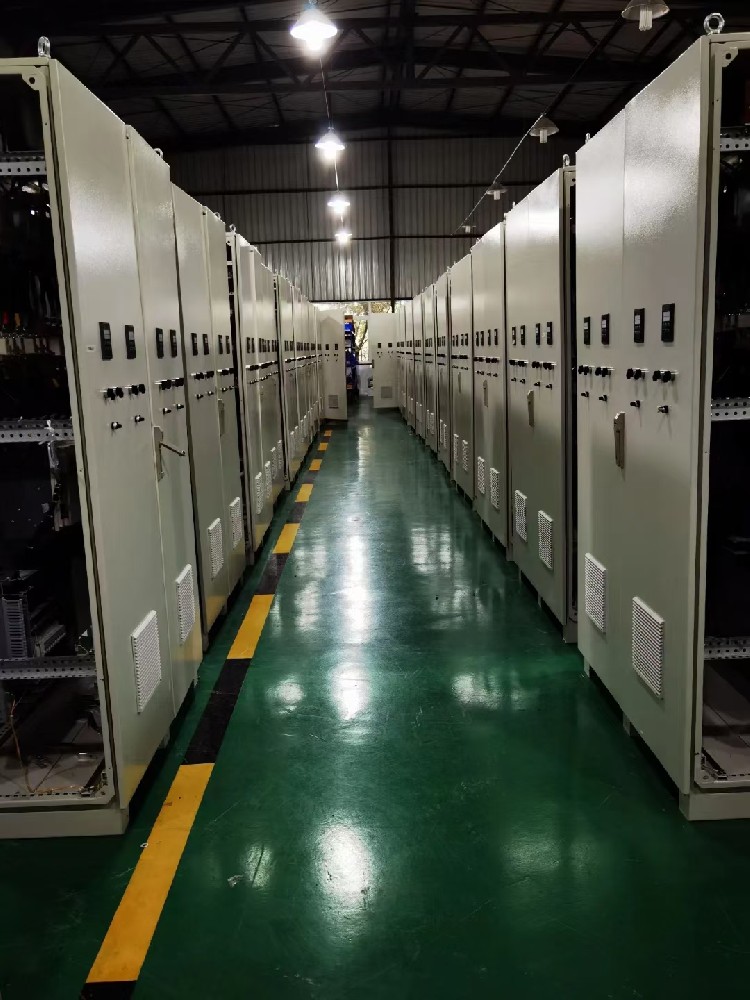 若何对电力调整器进行定期守护和机能检测？