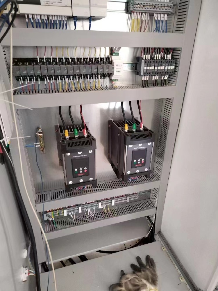 电力调整器的输出电压和电流的调节领域是几多？能精确到什么水平？