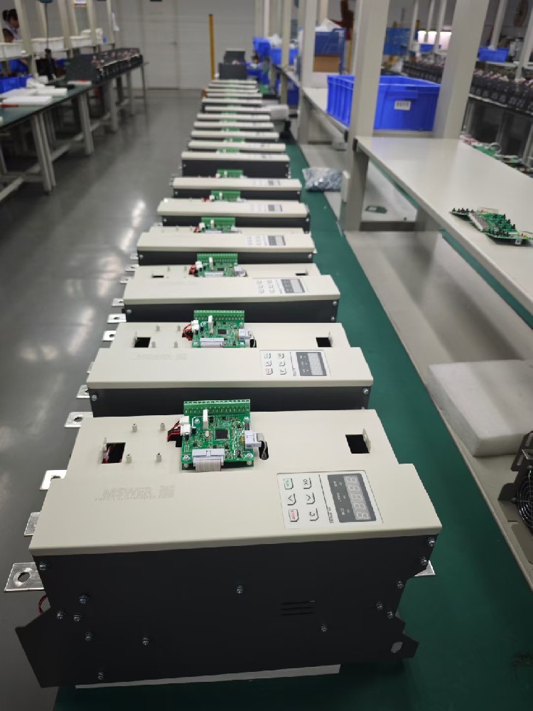 电力调整器操作面板上的部门按键无反映，是按键自身故障，还是内部电路问题，该若何维建？