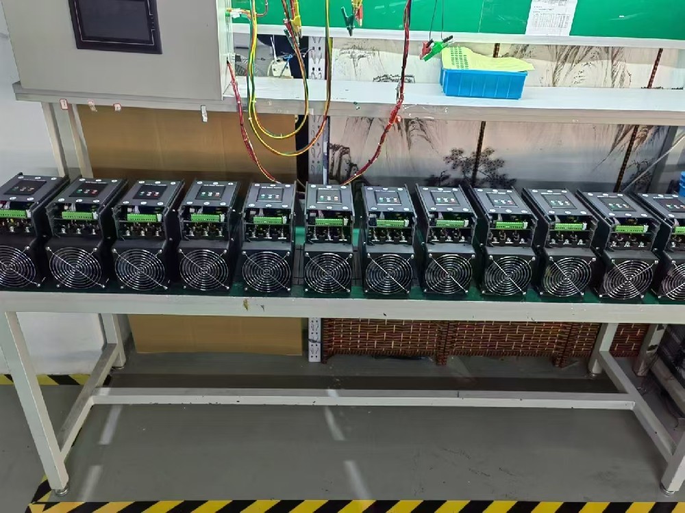 衔接电力调整器的线缆老化，在不更换线缆的情况下，能否采取一时措施持续安全使用电力调整器？